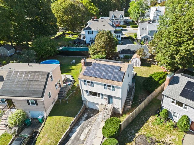 18 Thompson Ln, Lynn, MA 01904