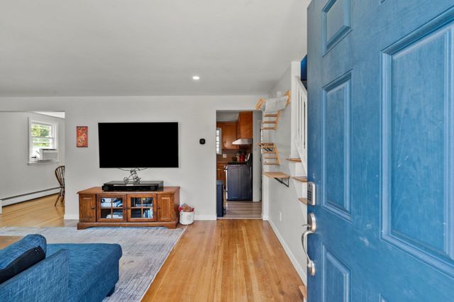 18 Thompson Ln, Lynn, MA 01904