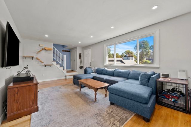 18 Thompson Ln, Lynn, MA 01904
