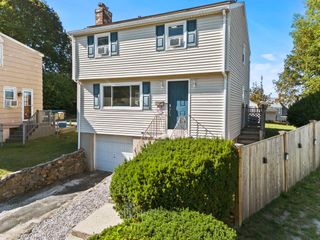 18 Thompson Ln, Lynn, MA 01904