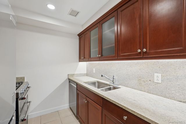 10 City Place 3D, White Plains, NY 10601