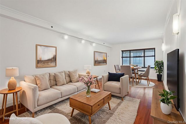 10 City Place 3D, White Plains, NY 10601