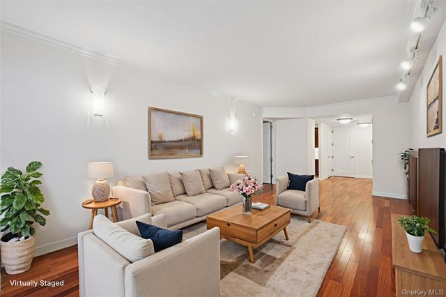 10 City Place 3D, White Plains, NY 10601