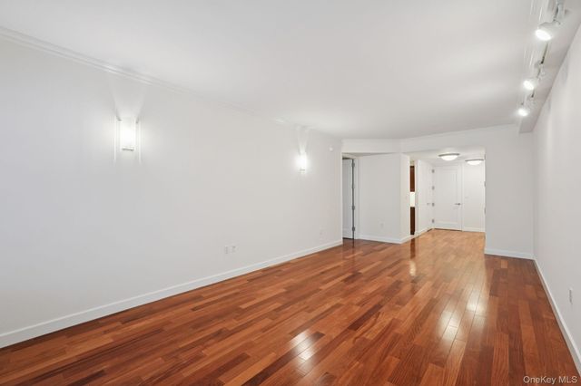 10 City Place 3D, White Plains, NY 10601