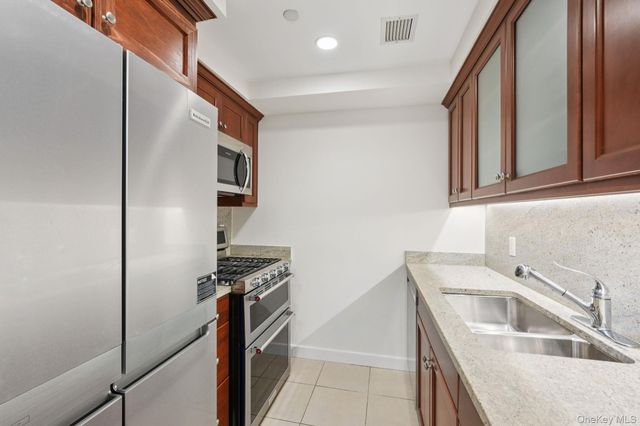 10 City Place 3D, White Plains, NY 10601