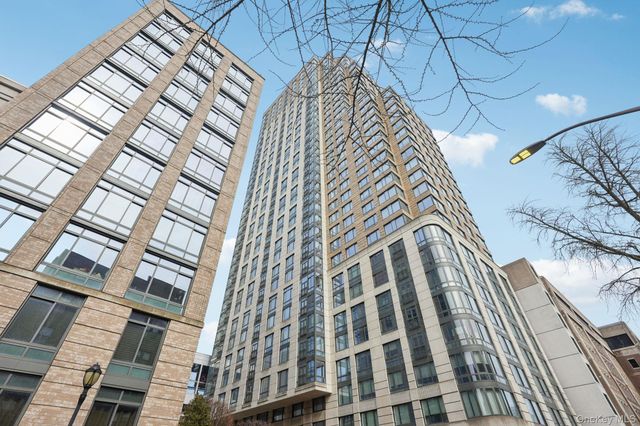 10 City Place 3D, White Plains, NY 10601