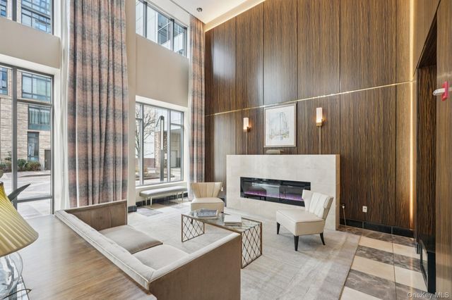 10 City Place 3D, White Plains, NY 10601