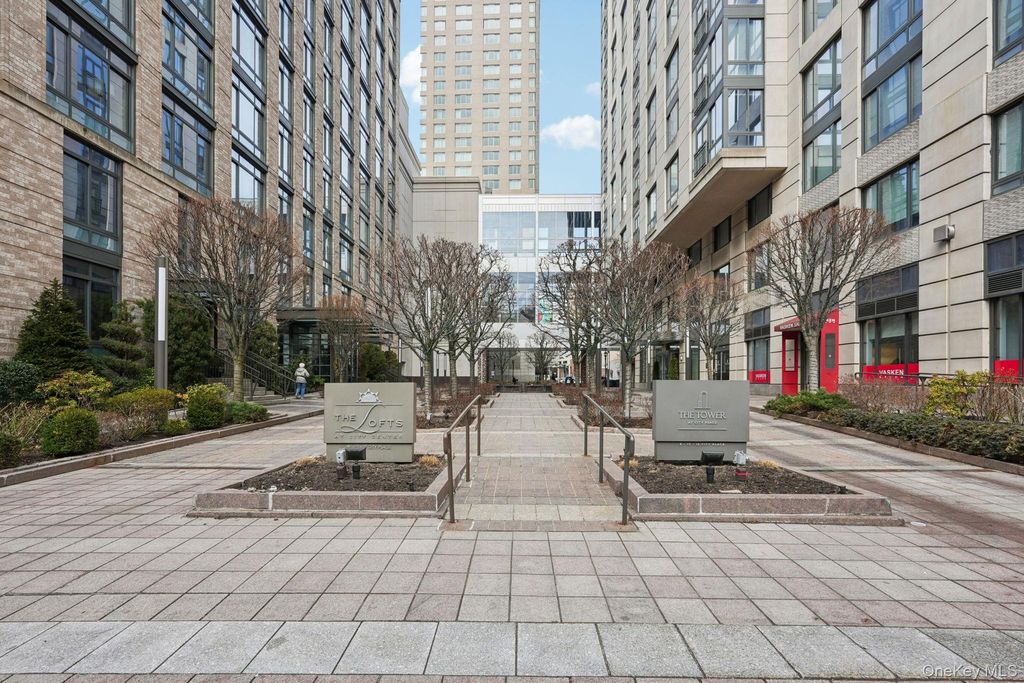 10 City Place 3D, White Plains, NY 10601
