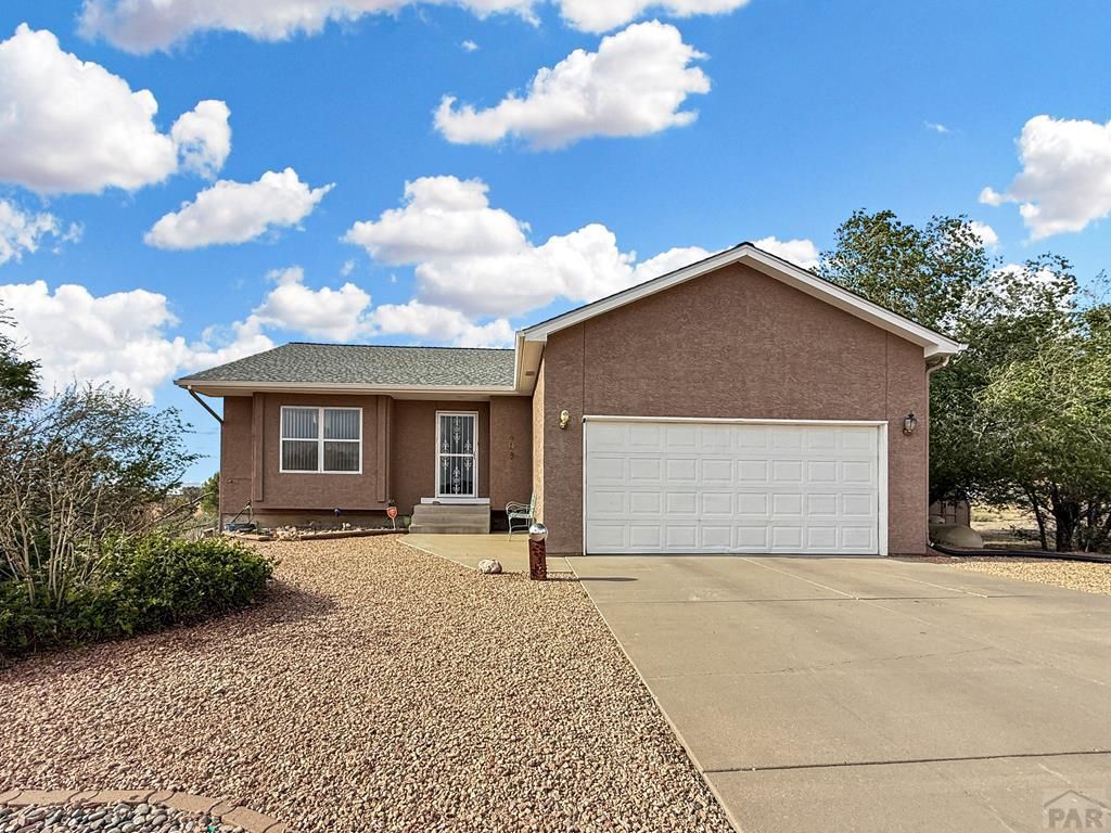 409 W Baldwyn Dr, Pueblo West, CO 81007