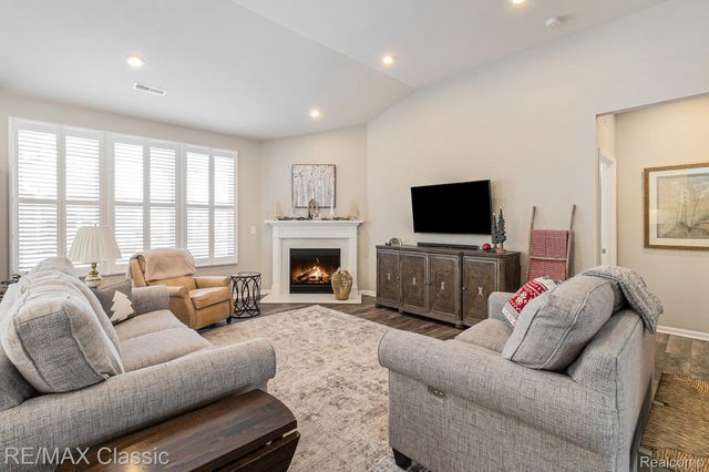 48738 Rockview Road, Novi, MI 48374