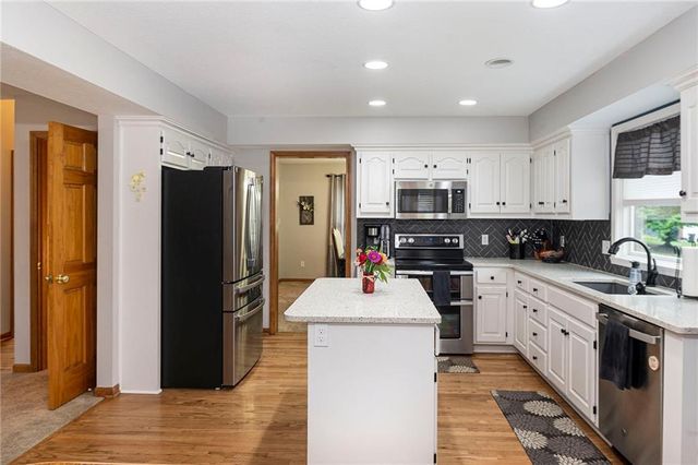 1040 Stonecreek Drive, Lawrence, KS 66049