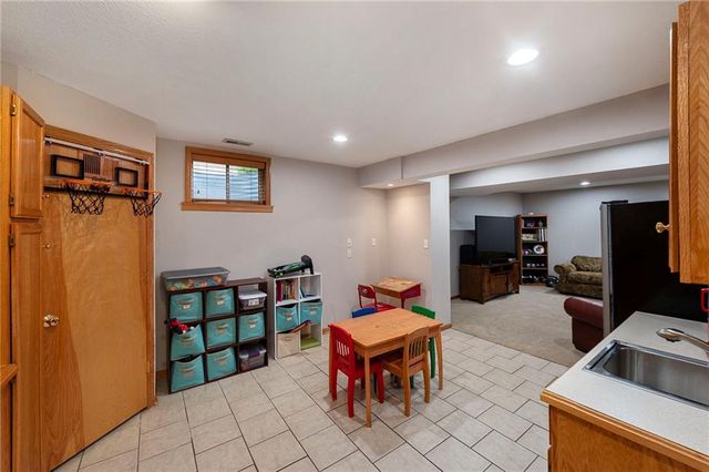 1040 Stonecreek Drive, Lawrence, KS 66049