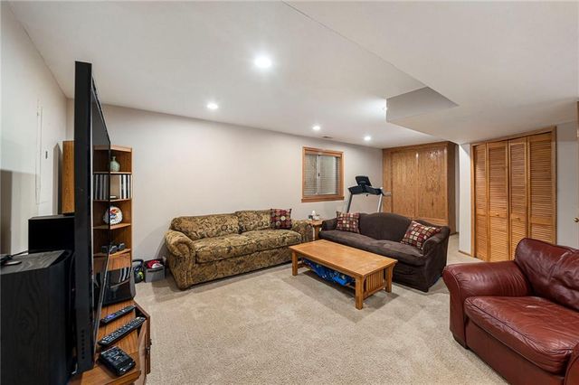 1040 Stonecreek Drive, Lawrence, KS 66049