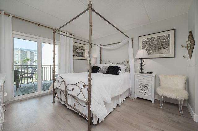 845 BENJAMIN FRANKLIN DRIVE 302, Sarasota, FL 34236