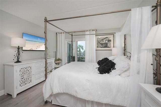 845 BENJAMIN FRANKLIN DRIVE 302, Sarasota, FL 34236