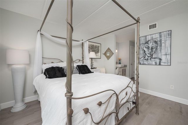 845 BENJAMIN FRANKLIN DRIVE 302, Sarasota, FL 34236