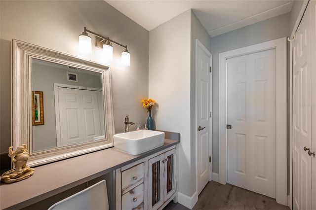 845 BENJAMIN FRANKLIN DRIVE 302, Sarasota, FL 34236