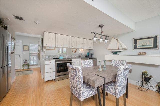 845 BENJAMIN FRANKLIN DRIVE 302, Sarasota, FL 34236