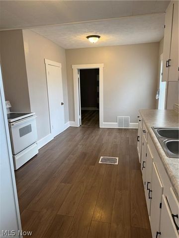 1729 Gambrinus Avenue SW, Canton, OH 44706