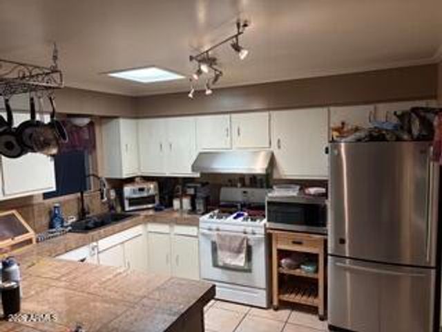 2207 E ACOMA Drive, Phoenix, AZ 85022