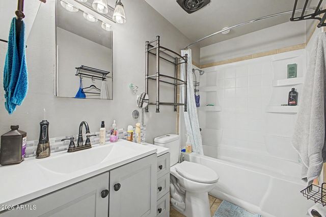 2207 E ACOMA Drive, Phoenix, AZ 85022