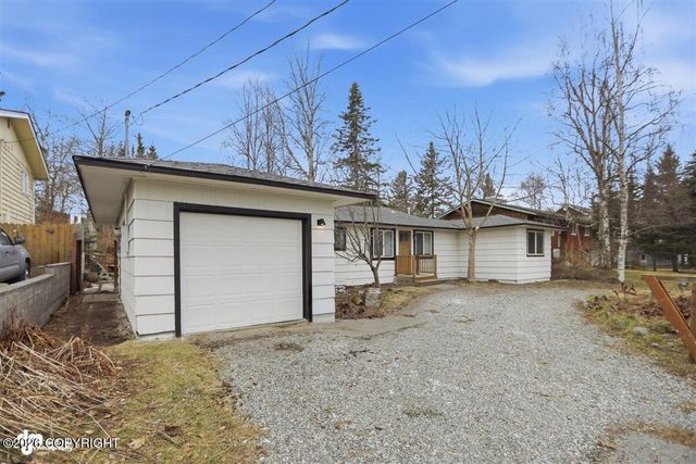 2000 Wildwood Lane, Anchorage, AK 99517