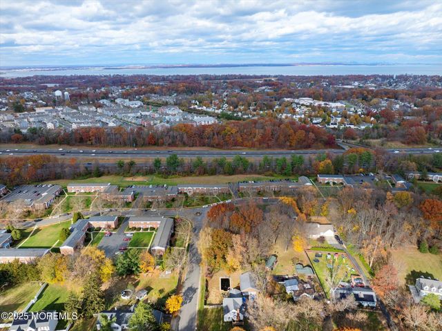 4 Sutton Place, Matawan, NJ 07747