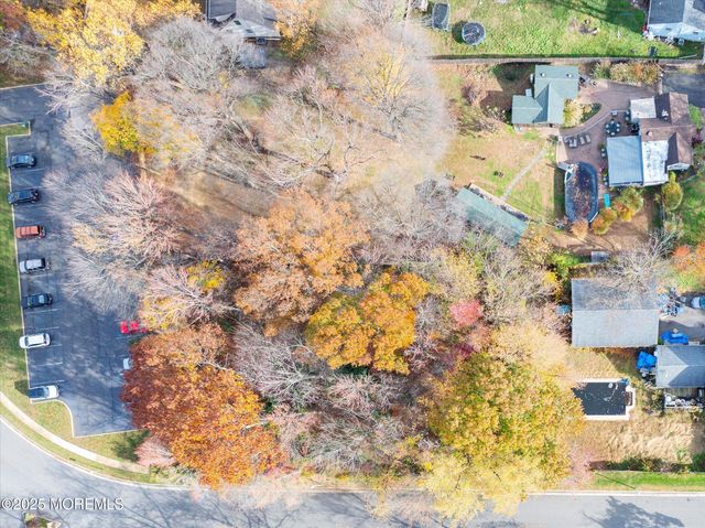 4 Sutton Place, Matawan, NJ 07747