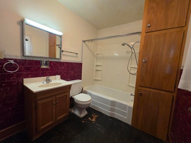 405 1st Avenue, Frederika, IA 50631