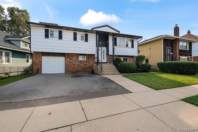 22 Hudson Place, Hempstead, NY 11550