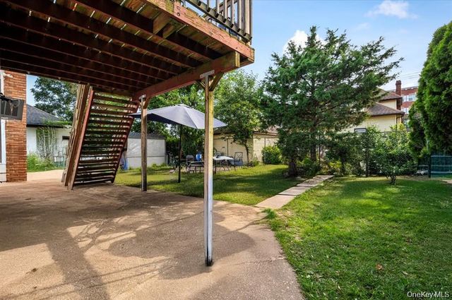 22 Hudson Place, Hempstead, NY 11550