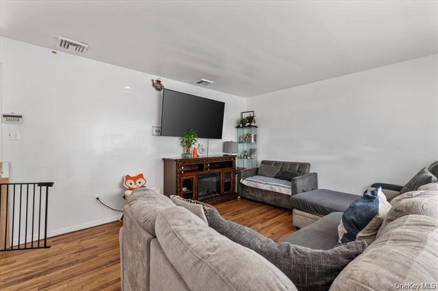 22 Hudson Place, Hempstead, NY 11550