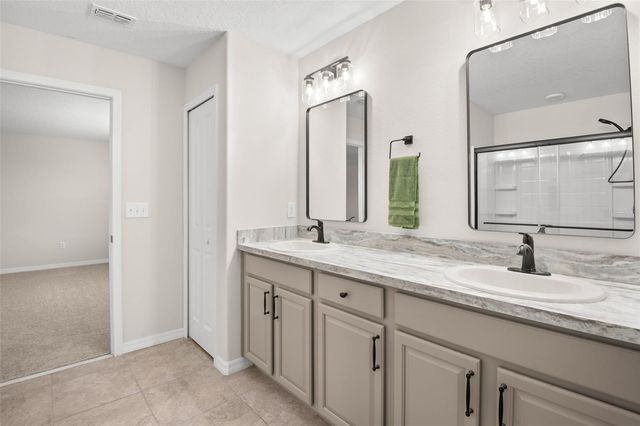 6708 HAZELNUT SPICE DRIVE, Sun City Center, FL 33573