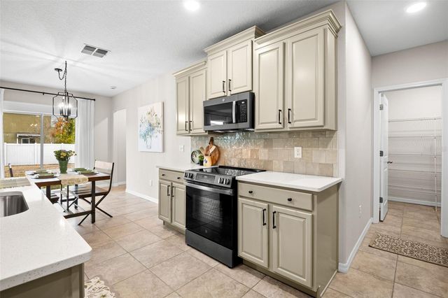 6708 HAZELNUT SPICE DRIVE, Sun City Center, FL 33573