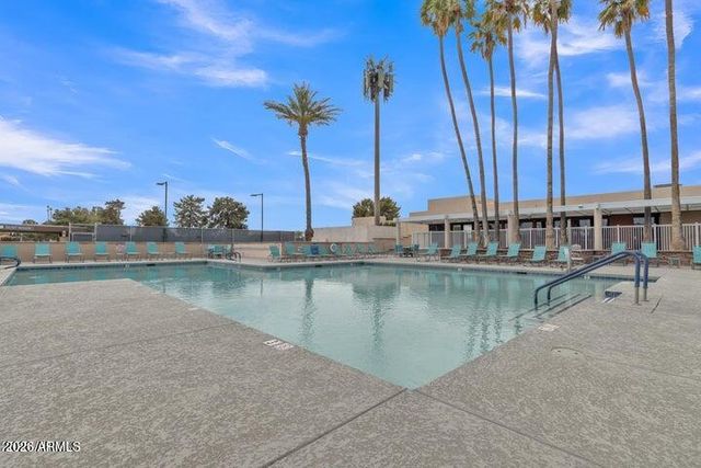 25427 S ILLINOIS Avenue, Sun Lakes, AZ 85248