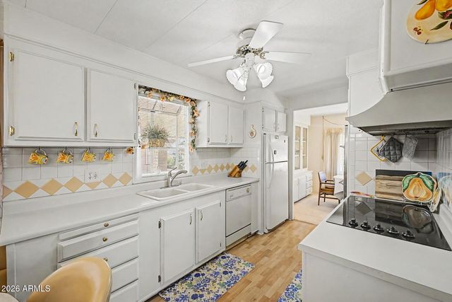 25427 S ILLINOIS Avenue, Sun Lakes, AZ 85248