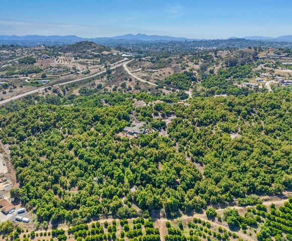 14038 San Pasqual Valley Road, Escondido, CA 92027