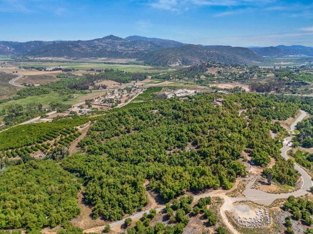 14038 San Pasqual Valley Road, Escondido, CA 92027
