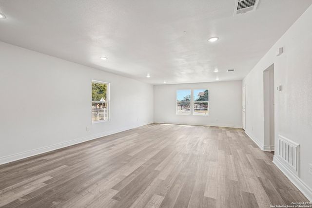 943 San Eduardo, San Antonio, TX 78237