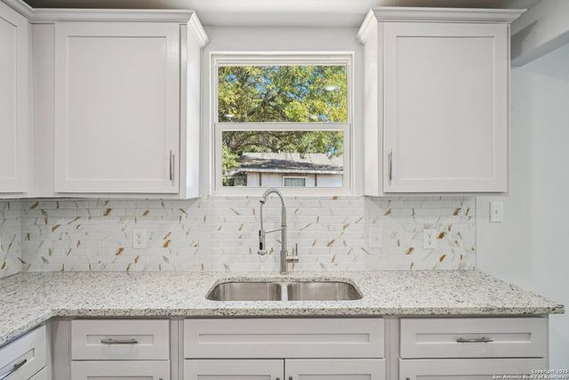 943 San Eduardo, San Antonio, TX 78237