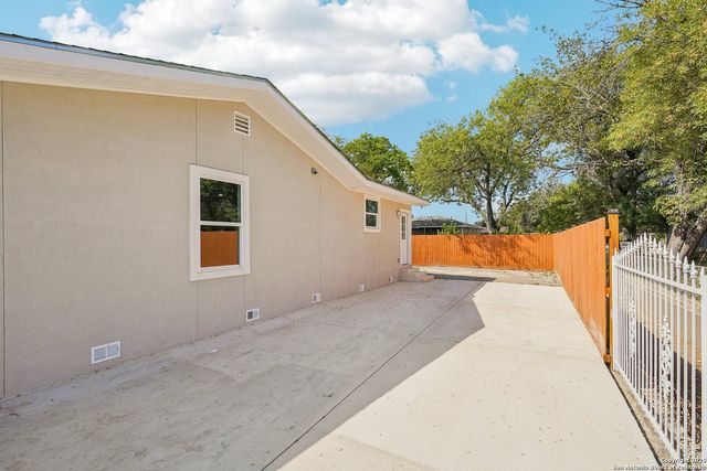 943 San Eduardo, San Antonio, TX 78237