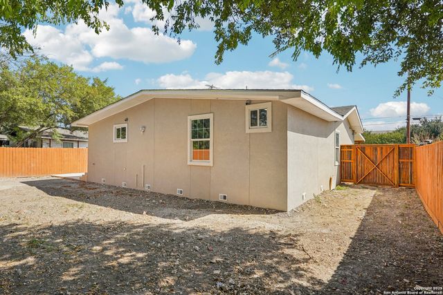 943 San Eduardo, San Antonio, TX 78237