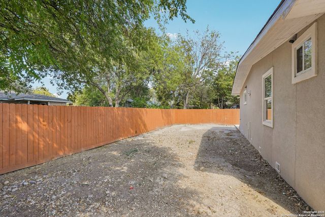 943 San Eduardo, San Antonio, TX 78237