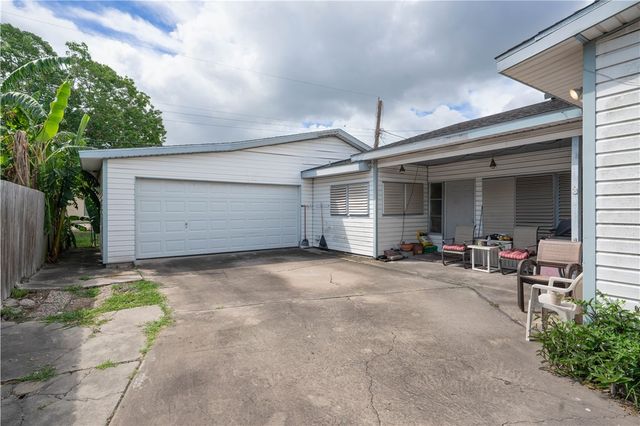 1337 Ray Dr, Corpus Christi, TX 78411