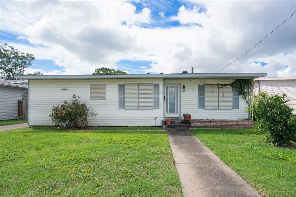 1337 Ray Dr, Corpus Christi, TX 78411