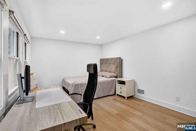 10 Lancaster Court, Cresskill, NJ 07626
