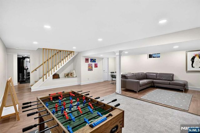 10 Lancaster Court, Cresskill, NJ 07626
