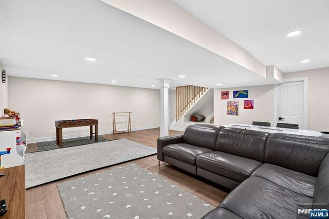 10 Lancaster Court, Cresskill, NJ 07626
