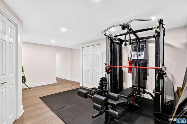 10 Lancaster Court, Cresskill, NJ 07626