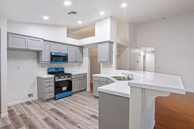 5032 Moorcroft Cir, Stockton, CA 95206